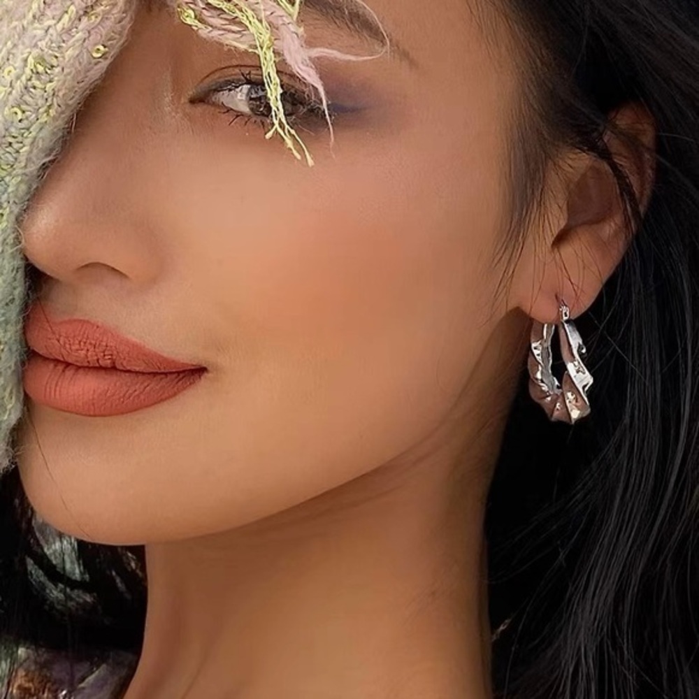 18K GP Fashion Twist  Hoop earrings